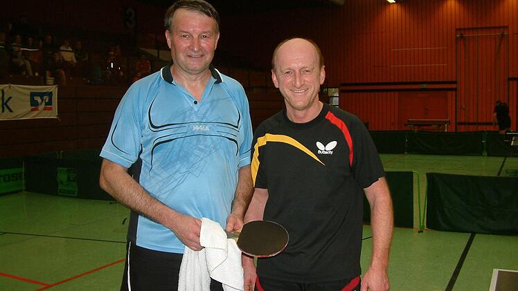 Udo Greser vom TTC Küps (rechts) wurde in der Altersklasse 50 der A-Klasse Bezirks-Vizeeinzelmeister, Friedel Tomaschko vom TSV Teuschnitz Drittplatzierter im Einzel und Doppel.