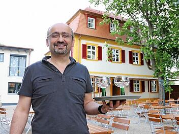 Viele kennen Eralp Özalp als türkischen Wirt vom Wilhelmsplatz. Im Bruckertshof (Bild) serviert er Gästen künftig Fränkisches. Alle Fotos: Matthias Hoch