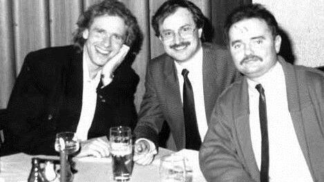 Freunde seit der Schulzeit - von links: Thomas Gottschalk, Dr. Hans-Jürgen Dörfelt und Gerhard Eggloff, die Thomas' wilde Zeiten miterlebt haben. "Im Old Castle, wo er Platten aufgelegt hat, war er der Hahn im Korb. Jedes Mädchen wollte mit ihm weggehen - und der Thomas hat nichts anbrennen lassen", so Eggloff. Foto: privat