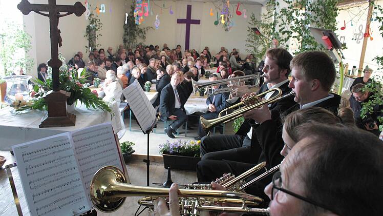 In der Herrether Festhalle wurde das Jubiläum gefeiert - wie es sich für einen Posaunenchohr gehört mit viel Musik. Foto: Markus Häggberg