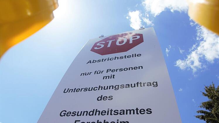 Bei schönstem Wetter präsentiert sich die Teststelle des Landkreises wenig frequentiert. Foto: Stephan Großmann
