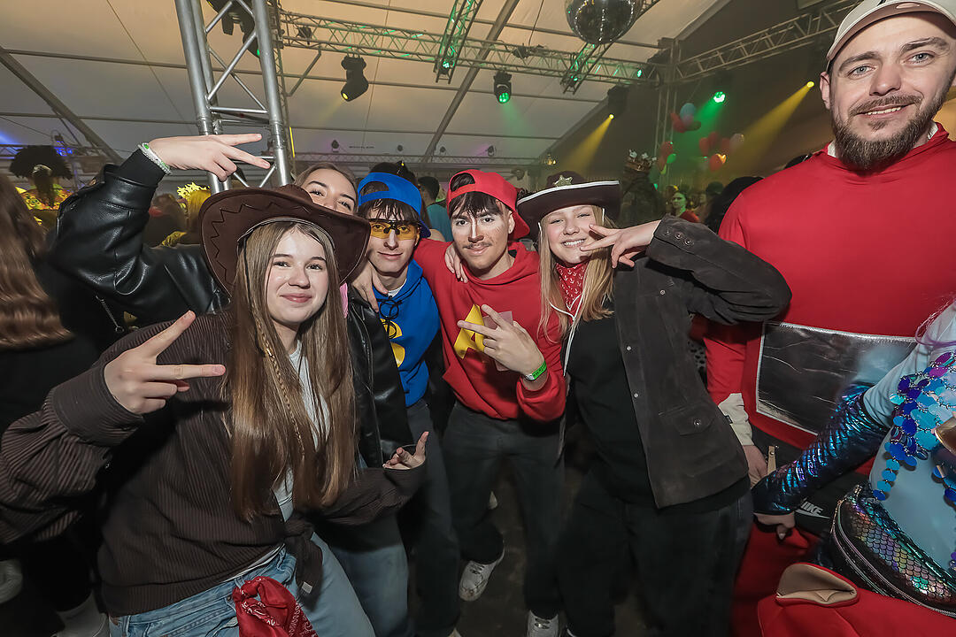 Im großen Festzelt wurde richtig gefeiert!
