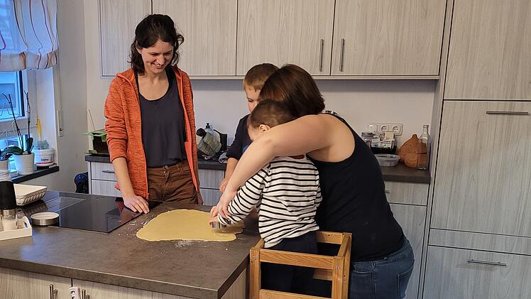 Kulmbach: Landwirte präsentieren prachtvolle Traktoren bei "Weihnachtsfahrt" 2022