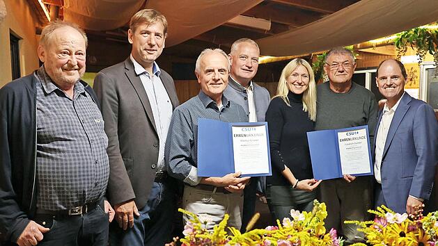 Bei der Ehrung (v. l.): Wilfried Kirsch (Ortsvorsitzender der CSU Wolfsberg ), Landrat Hermann Ulm, Landratskandidat Oliver Flake, Staatssekretärin Dr. Silke Launert, Friedrich Dümler (Gründer des Familienhotels Friedrichshof in Hundsdorf) sowie C...