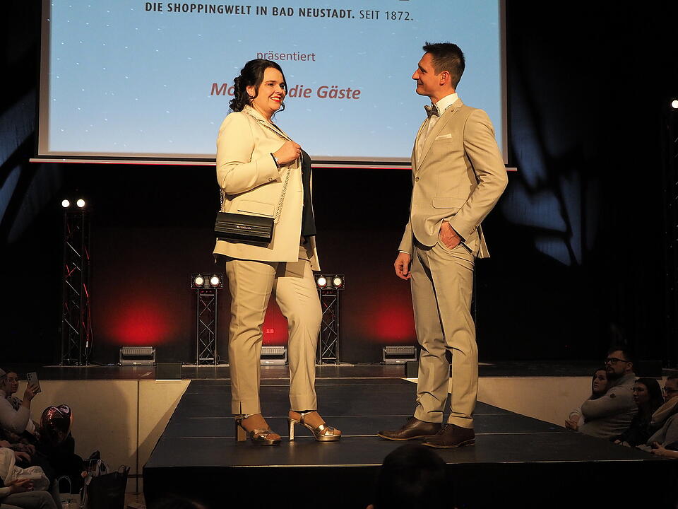 Inkl. Braut- und Festmodenschauen.