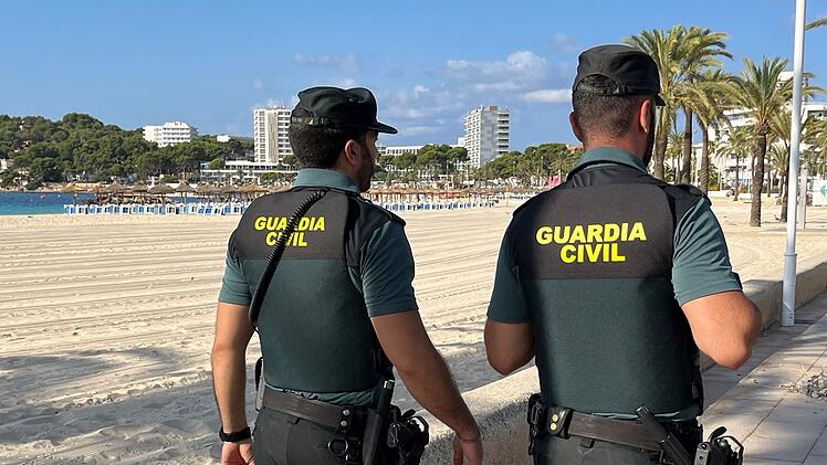 Beamte der Polizeieinheit Guardia Civil