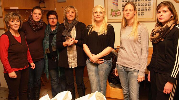 Silke, Katrin, Petra, Marion, Sabine, Kathrin und Sabine (v. l.) helfen mit.