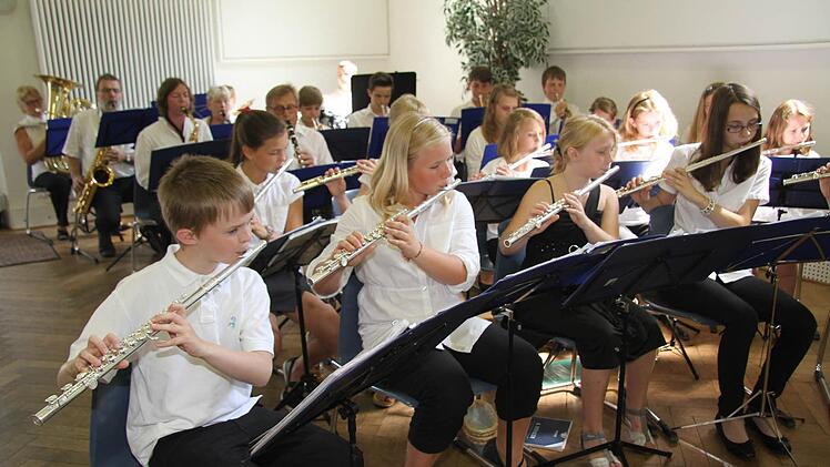 Immer wieder gern gehört: Das Vororchester unter der Leitung von Ilona Ramming zeigt sich am Ende des Schuljahres von seiner besten Seite.
