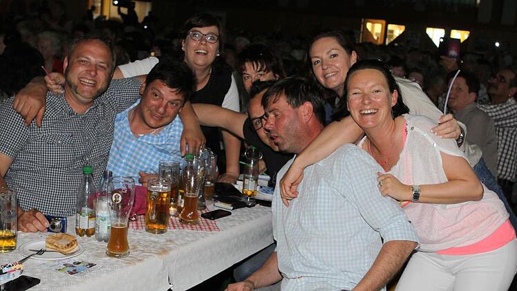 Die Andy-Borg-Fans waren sichtlich gut gelaunt. Foto: Michael Wunder