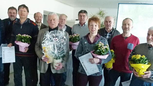 Ehrungen langj&auml;hriger Mitglieder beim OGV Scheuerfeld  Foto: Lothar Weidner