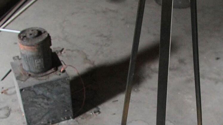 Ein altes physikalisches Instrument hat die Zeit auf dem Dachboden überdauert.