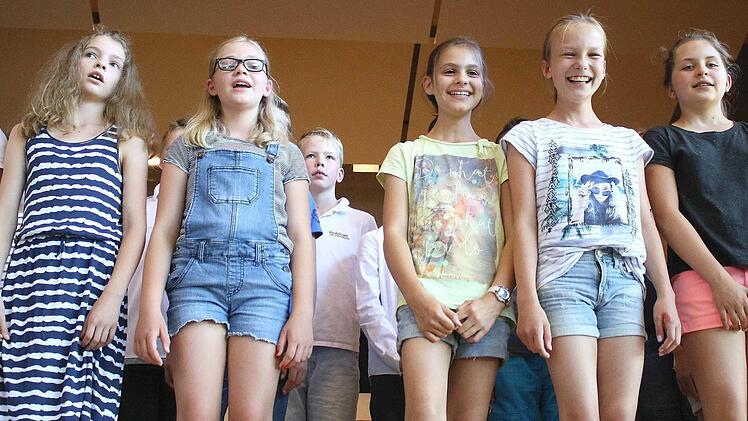 Singen macht lustig! Schülerinnen aus der fünften Klasse "Unpoquito cantas" aus Südamerika.