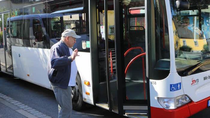 Ortsteile und Weiler im Landkreis Kronach sollen neben zentralen Punkten, Ärzten und Geschäften auch auf Bedarf angefahren werden. Ziel ist es, dass die Bürger auch ohne Auto die Möglichkeit haben, mobil zu sein. Symbolfoto: Barbara Herbst