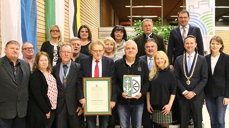 Das ganze Team der "Brandstifter" mit den Ehrengästen.  Foto: Jürgen Gärtner