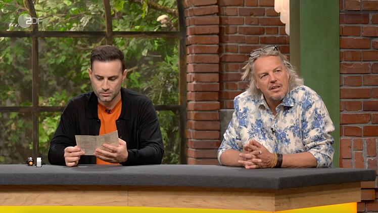 Auch im H&auml;ndlerraum sto&szlig; Rolands einmaliges Autogramm samt seiner Biografie als politischer DDR-H&auml;ftling 1988 auf gro&szlig;es Interesse. David Suppes studierte ganz gebannt das "sch&ouml;ne Zeitzeugnis" und urteilte: "Eine tolle Geschichte." Doch Jos van Katwijk stellte dem Verk&auml;ufer dieselbe Frage wie Horst Lichter: "Warum verkaufen Sie das?"