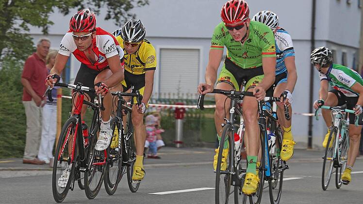 Möller Teamkollege im Team Ratisbona, Samuel Krügel (links), wurde im Elite-Rennen am Ende Fünfter.