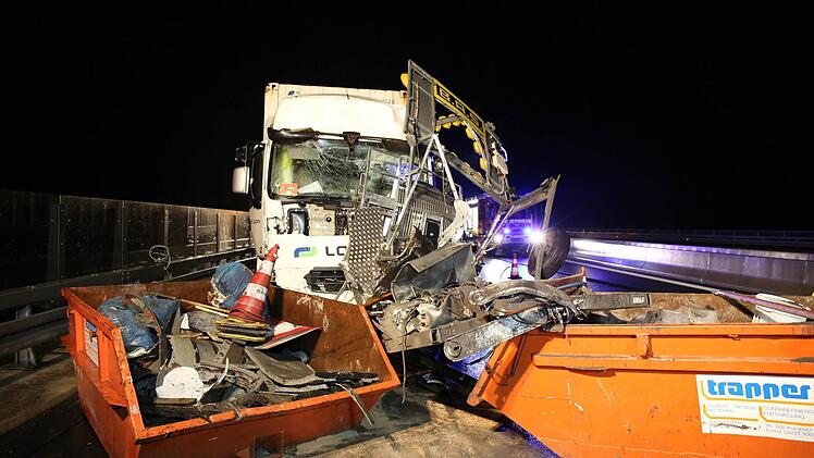 Nach dem Unfall zeigte sich auf der A 70 ein Bild der Verwüstung. Foto: Archiv/News5/Fricke