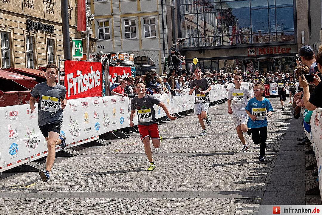 Weltkulturerbelauf 2017 in Bamberg: Der Zieleinlauf am Maxplatz