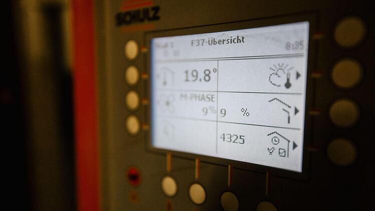 Mit nur einem Knopfdruck lässt sich auslesen, wieviele Tiere sich gerade im Stall befinden. Foto: Marian Hamacher