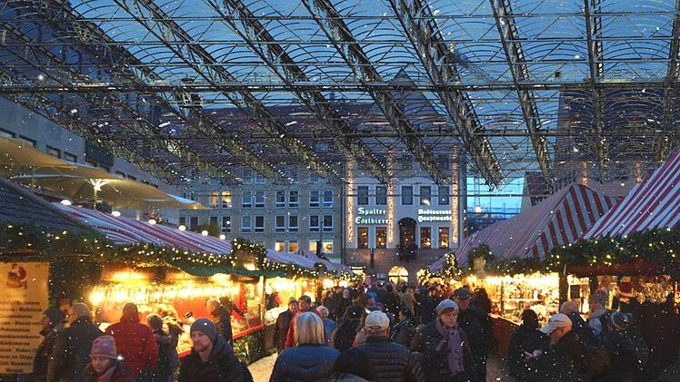 Die CSU plant zum 1. April eine Hightech-Überdachung für den Nürnberger Hauptmarkt. Andere Aprilscherze kamen unter anderem von FDP, VAG, Sparkasse und dem Multiplexkino. Foto: CSU Stadtratsfraktion Nürnberg