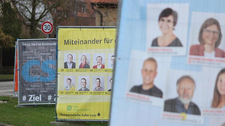 Die Wahltransparente - hier in Zeil — haben ausgedient. Ob demnächst Plakate auf andere Ereignisse hinweisen werden, ist fraglich. Das Corona-Virus macht den Veranstaltern ein Kreuzchen durch die Rechnung.  Fotos: Eckehard Kiesewetter