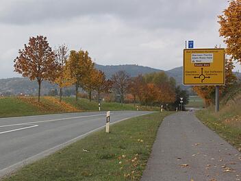 Eine Überlegung, die während der Fortschreibung des Flächennutzungsplans angesprochen wurde, ist zunächst vom Tisch: Die Räte lehnten es ab, jenseits des Staffelsteiner Frankenrings (im Bild auf der linken Seite) eine Gewerbefläche vorzusehen. Foto: Matthias Einwag