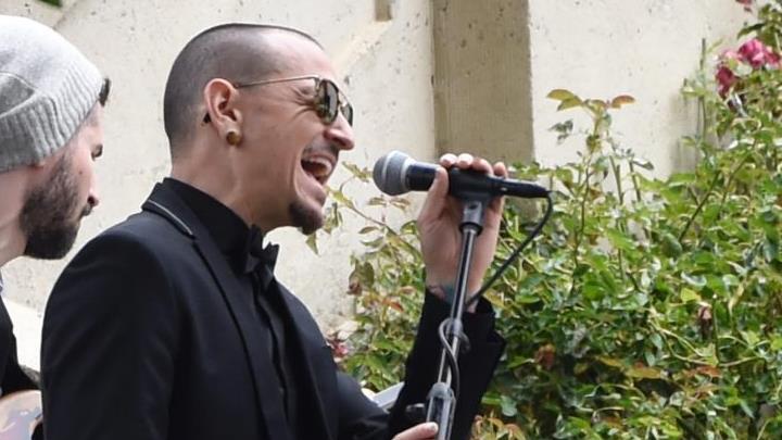 Nach Tod von Chester Bennington: Das ergab die Hausdurchsuchung. Foto: Chris Pizzello/Invision/dpa