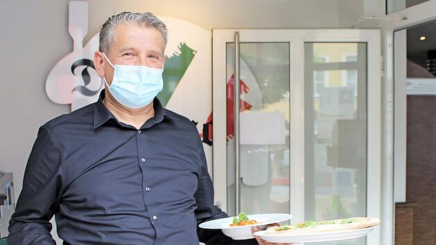 Restaurantbetreiber Ruhit Mahmudi bewirtet am Freitag, 13. August, das Feierabendkonzert am Marktplatz in Bad Brückenau. Diese Woche findet es in der Altstadt statt.