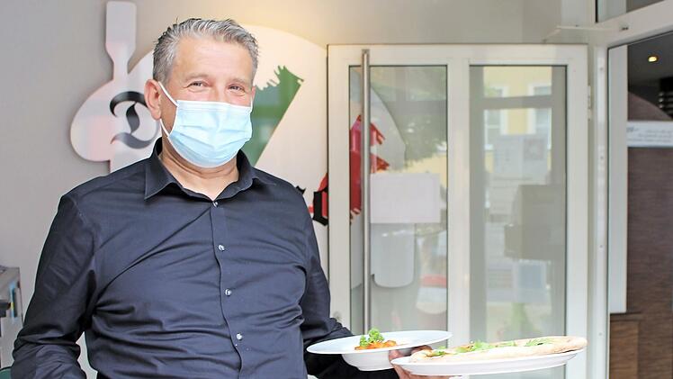 Restaurantbetreiber Ruhit Mahmudi bewirtet am Freitag, 13. August, das Feierabendkonzert am Marktplatz in Bad Brückenau. Diese Woche findet es in der Altstadt statt.