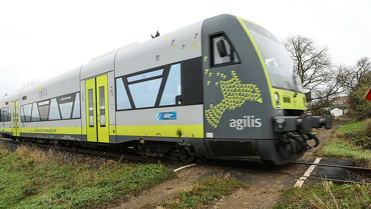 Damit die Züge im Wiesenttal schneller fahren können, müssten ungesicherte Bahnübergänge verschwinden.