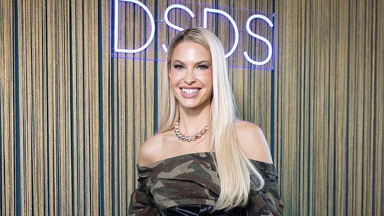 Partys&auml;ngerin Isi Gl&uuml;ck hat im Podcast "Mit den Waffeln einer Frau" von Barbara Sch&ouml;neberger &uuml;ber ihren neuen Job als DSDS-Jurorin gesprochen.