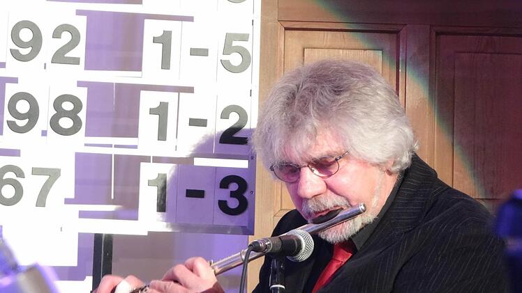 Das Solo auf der Querflöte in "Can you feel the love tonight" aus dem Musical "König der Löwen" wurde von Bernd Geyer gespielt.