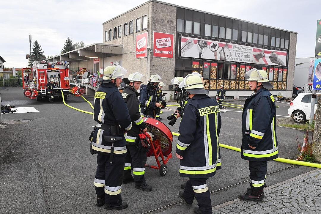 Hallstadt: Hoher Schaden bei Baumarkt-Brand