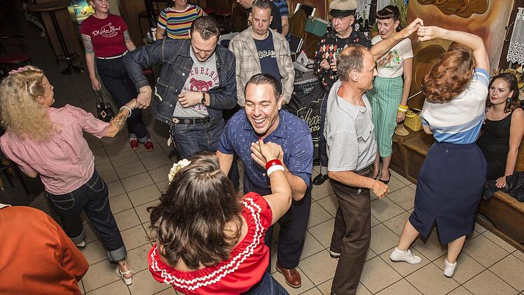 Voller Tanzgenuss zur späten Stunde auf der Preparty in der Musikkneipe Eltmann