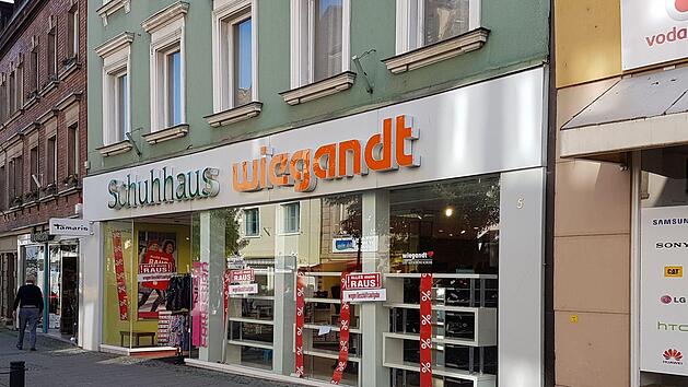 Über Jahrzehnte war im Haus Kressenstein 5 ein Schuhgeschäft. Jetzt schließt Schuh Wiegandt. Der Laden war 2009 von der Kronacher Firma Schuh Geyer übernommen worden. Fotos: Alexander Hartmann