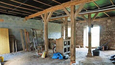 Vor dem Innenausbau wird noch eine Betonplatte verlegt.