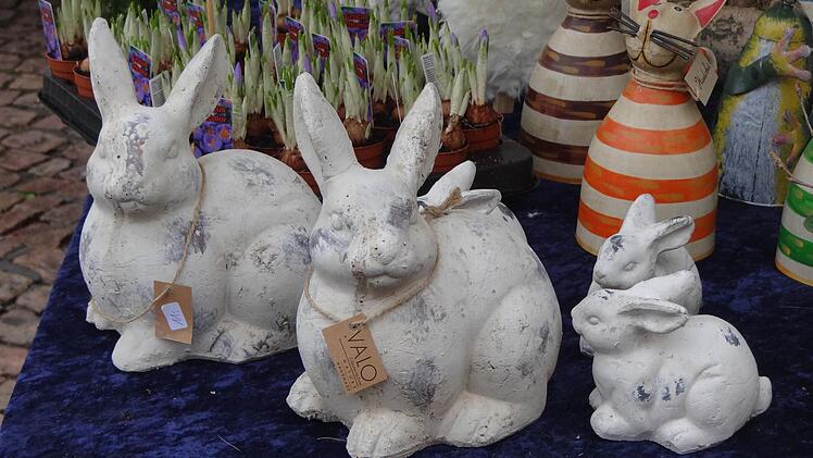 Hasen in allen Varianten wurden auf dem Markt geboten.