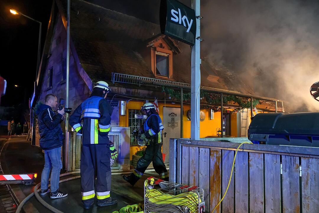 Nürnberger Gaststätte geht in Flammen auf: Anwohner evakuiert