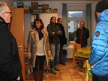 Die Leiterin Katharina Hahn zeigt den derzeitigen Kinderhort. Foto: Carmen Schwind