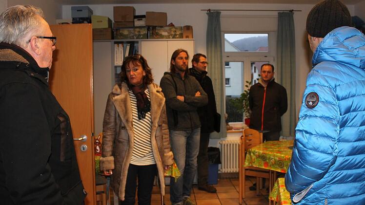 Die Leiterin Katharina Hahn zeigt den derzeitigen Kinderhort. Foto: Carmen Schwind