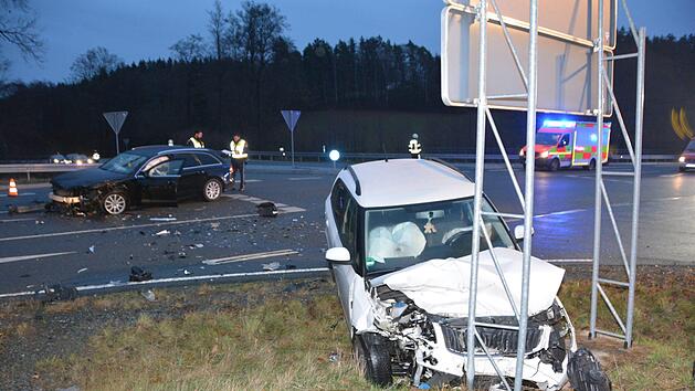 Eine missachtete Vorfahrt f&uuml;hrte am Donnerstagmorgen zu einem schweren Verkehrsunfall auf der B 85 bei Holzm&uuml;hle (Kulmbach.)Dagmar Besand