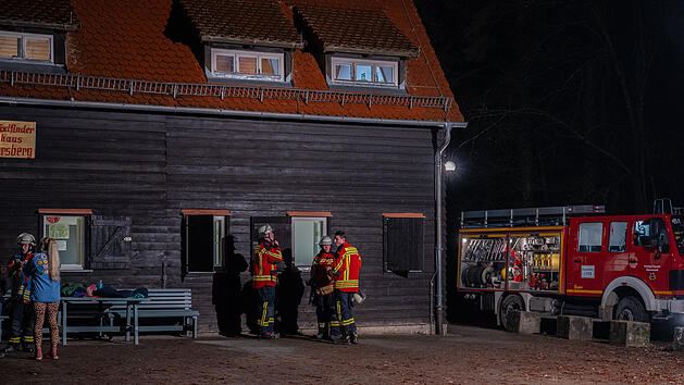 Evakuierung statt Pl&auml;tzchen backen: Massive Rauchentwicklung durch Ofen in Pfadfinderhaus - Dutzende Kinder und Betreuer betroffen