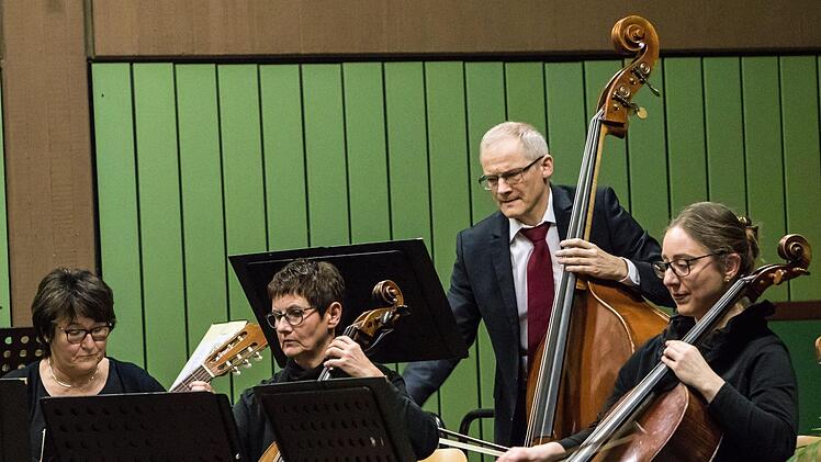 Impressionen vom Neujahrskonzert mit dem Musizierkreis Neustadt unter der Leitung von Norbert Luche.Foto: Jochen Berger