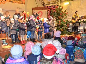 Die Martin-Luther-Vorschulkinder brachten Licht in die Herzen. Foto: Bernhard Panzer