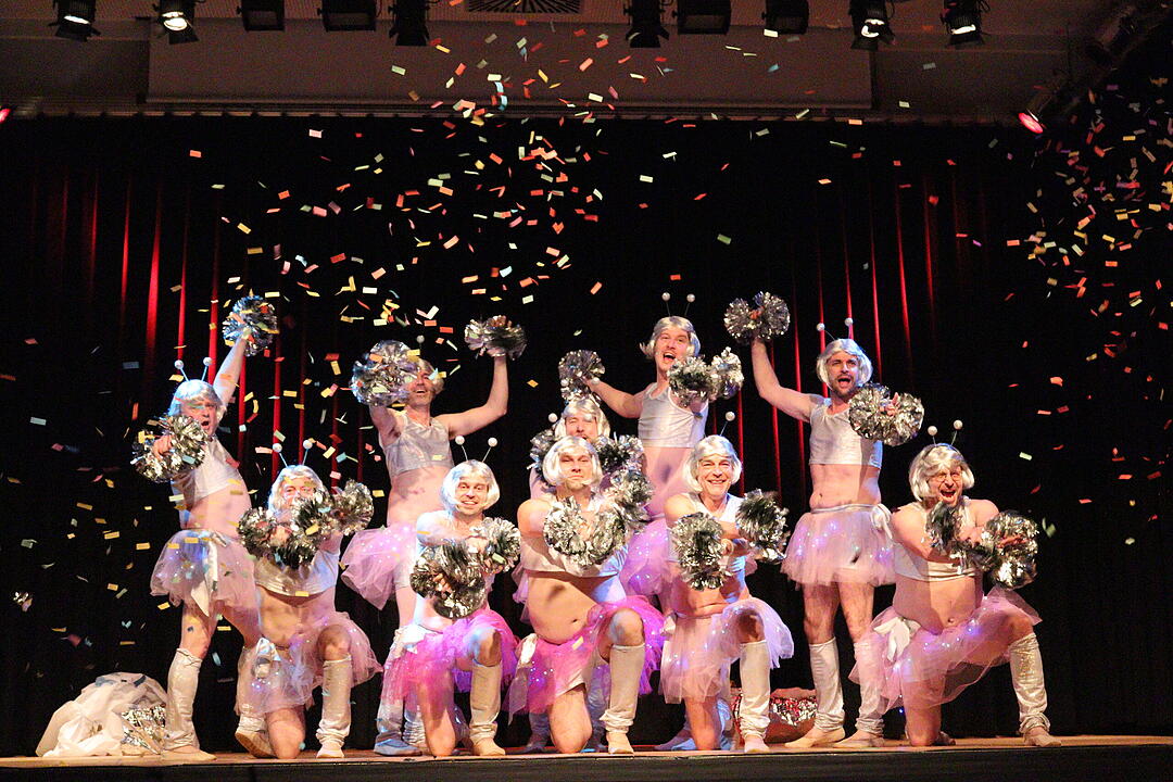 Tanzvorführungen, Comedy und Musik