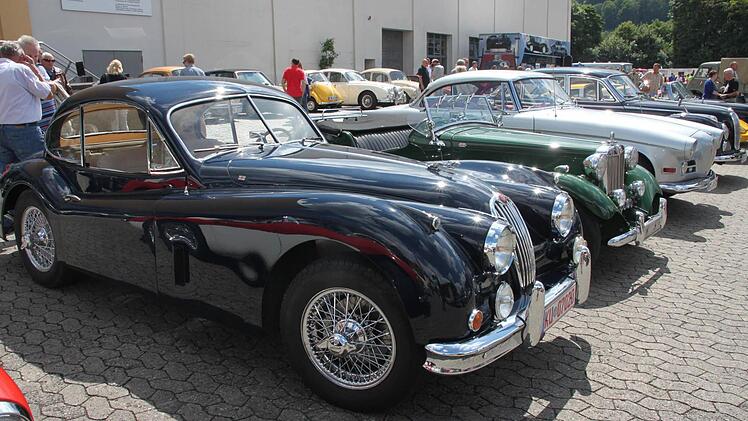Beim Oldtimer-Treffen auf dem Mönchshof-Gelände waren automobile Kostbarkeiten aus längst vergangenen Zeiten zu sehen.