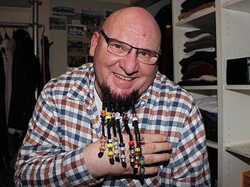 Roland Noppenberger trägt seinen Glauben an die Erzengel durch seinen Bart nach außen. Foto: Evi Seeger