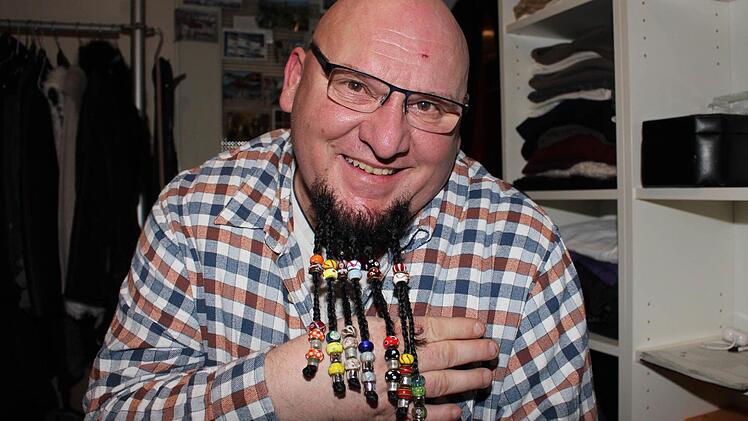 Roland Noppenberger trägt seinen Glauben an die Erzengel durch seinen Bart nach außen. Foto: Evi Seeger