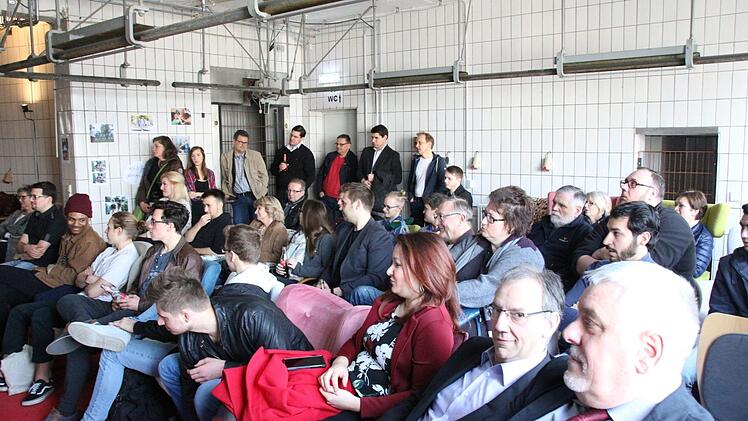 Blick ins Plenum zu Beginn.