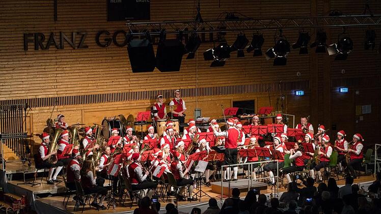 Impressionen vom Weihnachtskonzert in der Franz-Goebel-Halle in RödentalFoto: Vincent Kaibarta